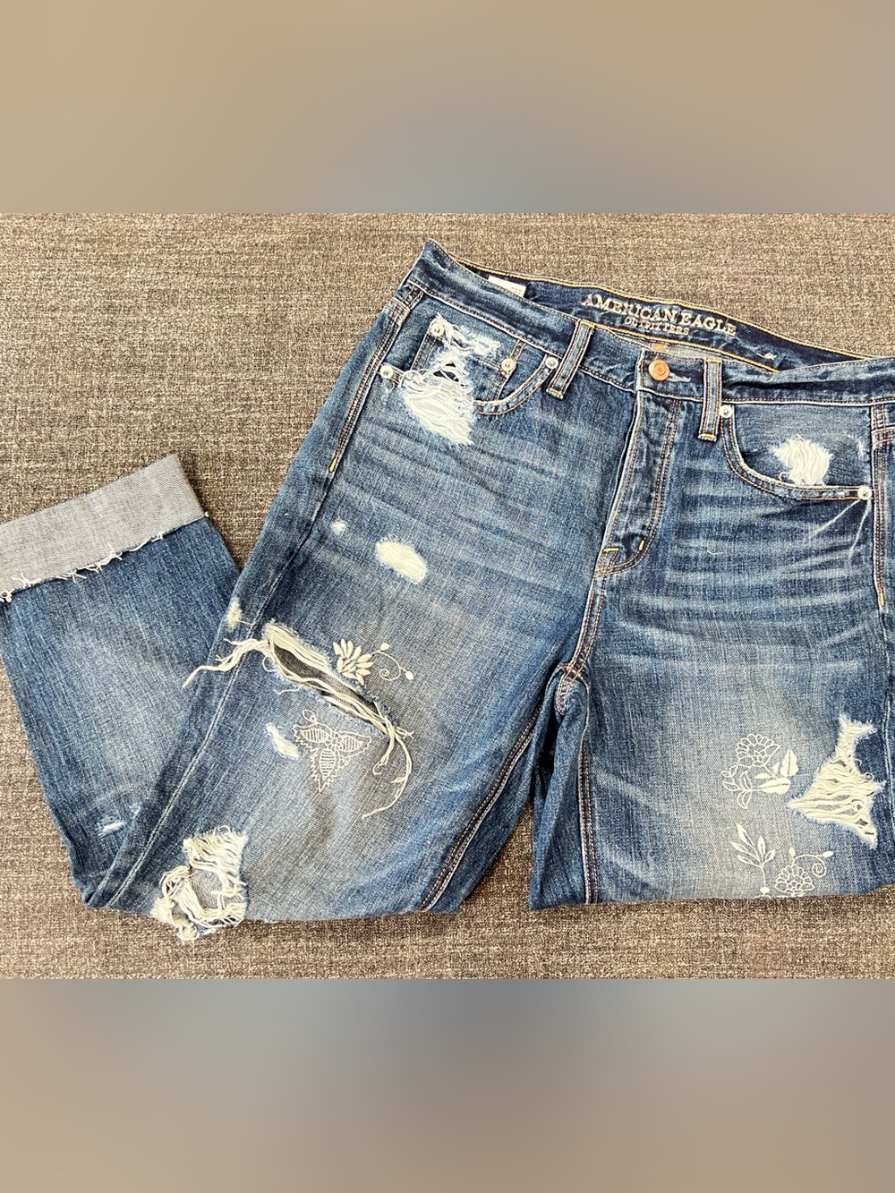 American Eagle Outfitters Blue Distressed Embroidered Denim Jeans Size 2